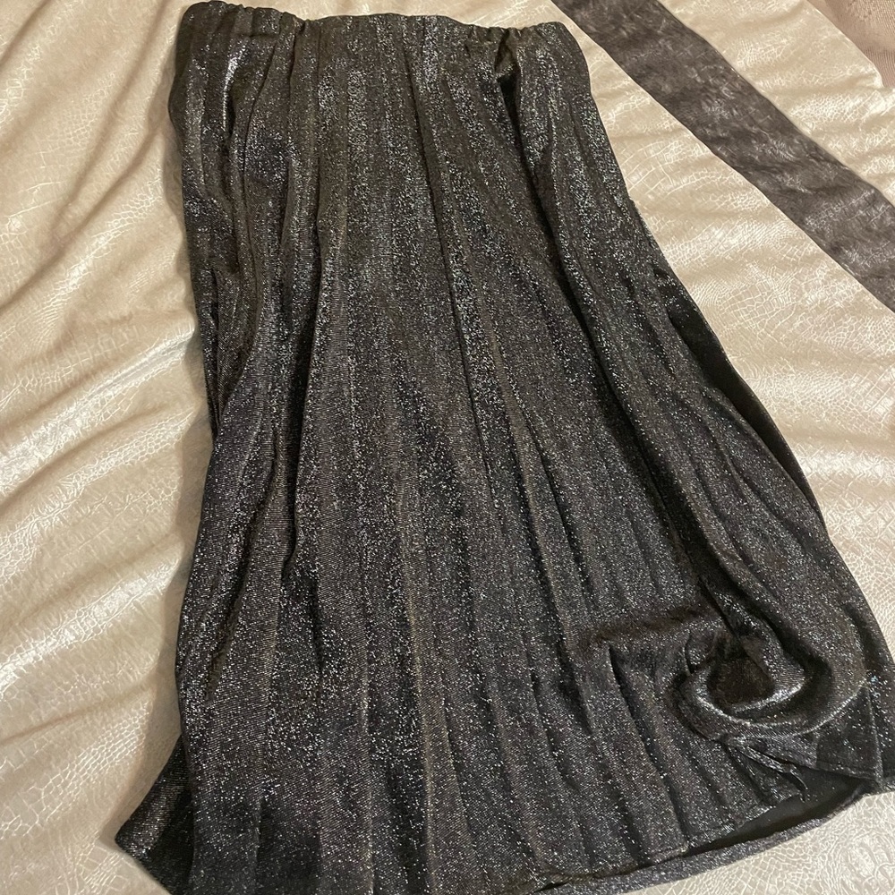 Shiny pleated midi skirt